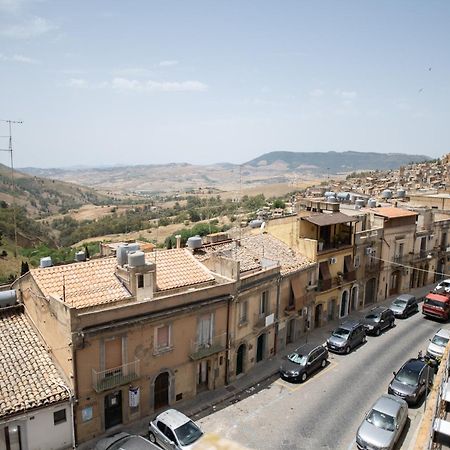 B&B Regina Carolina Caltagirone Exterior foto