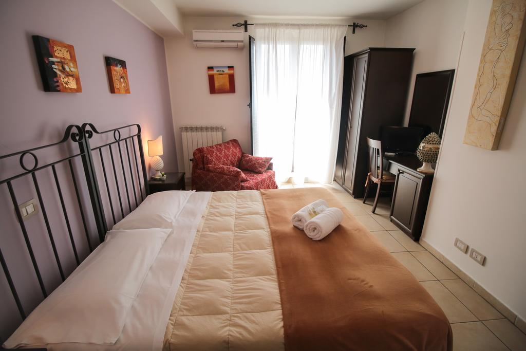 B&B Regina Carolina Caltagirone Exterior foto