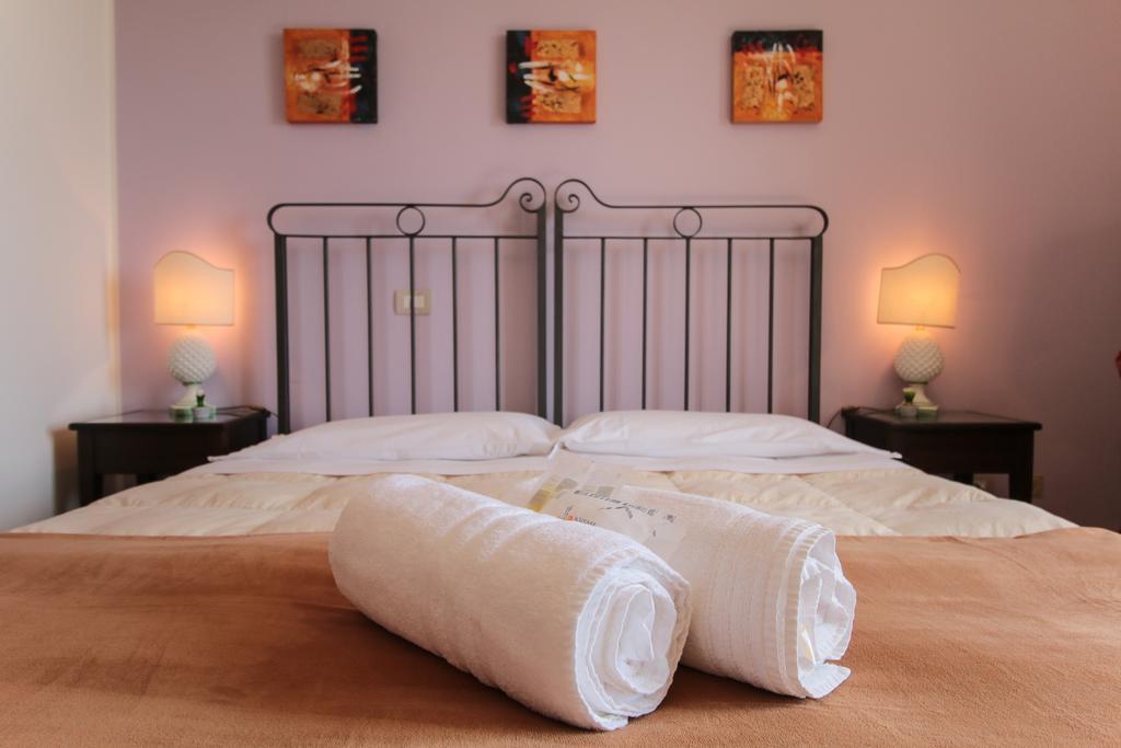 B&B Regina Carolina Caltagirone Exterior foto